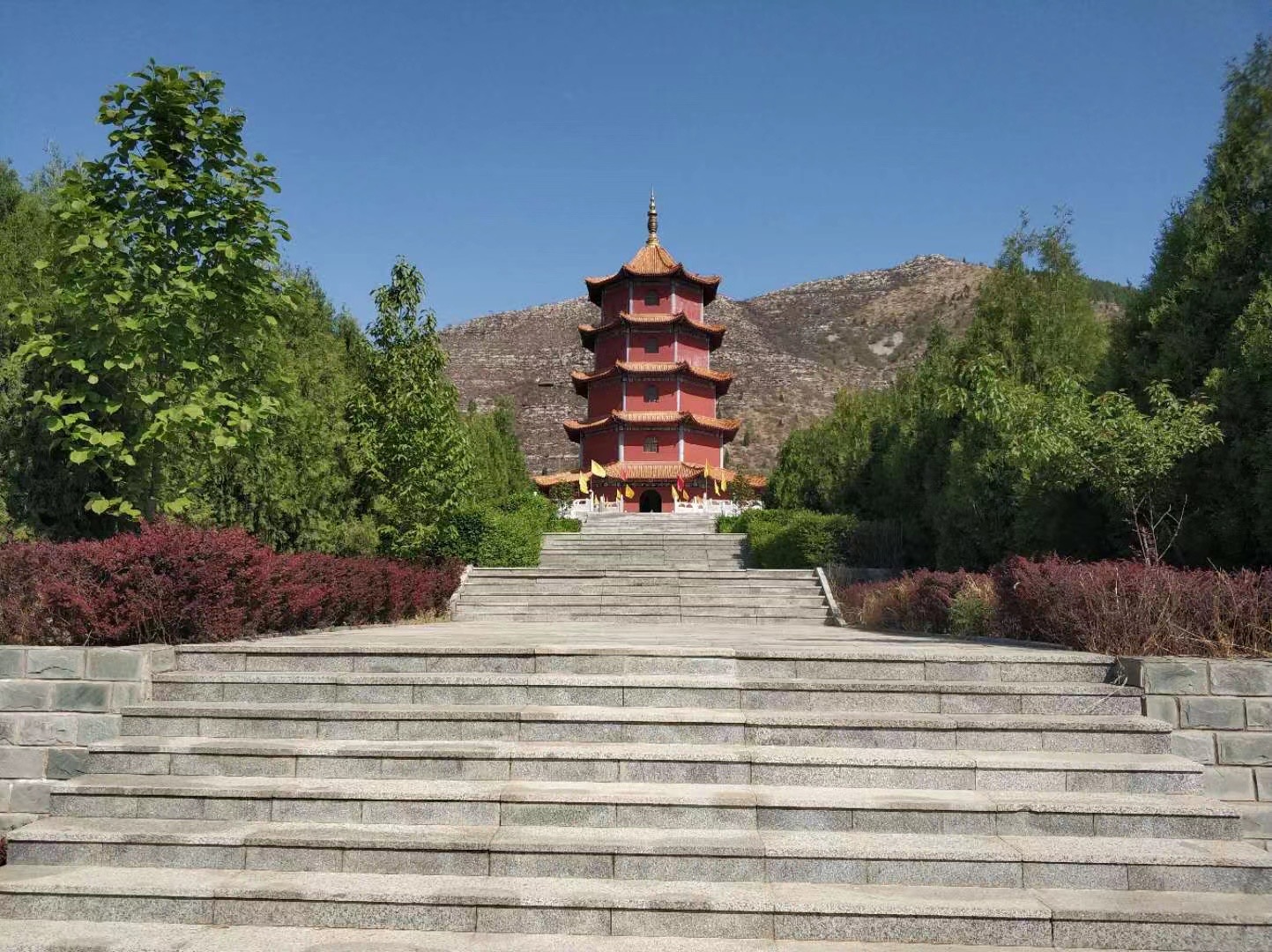  皇家龙山陵园墓地价格多少钱？皇家龙山陵园交通路线怎么走？