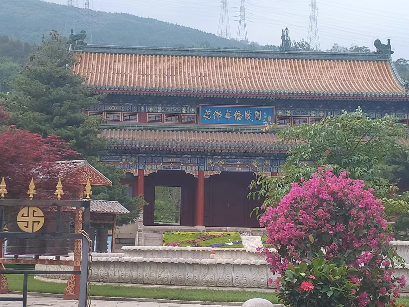  万佛华侨陵园现在购墓需要排队吗？陵园环境怎么样？☎400—861—8568